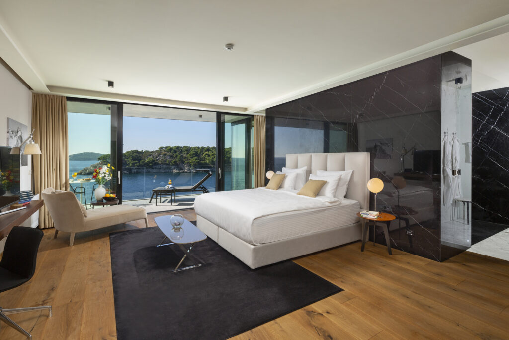 Rooms (3)