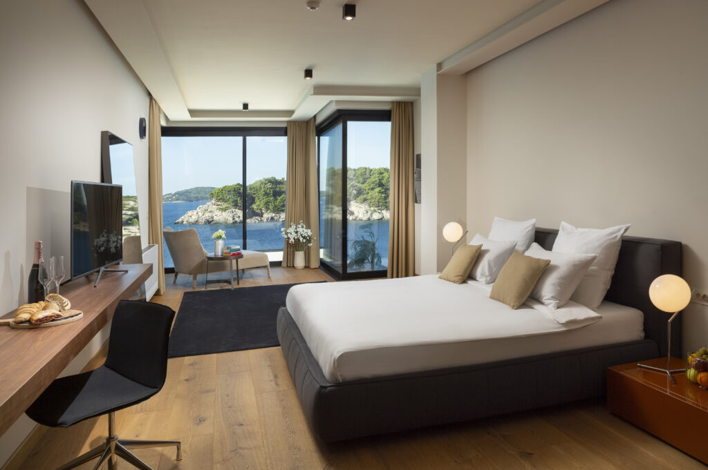 Rooms (4)