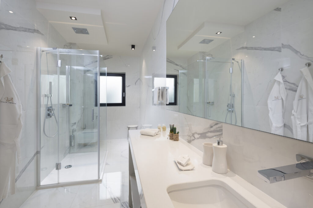 Rooms (6)