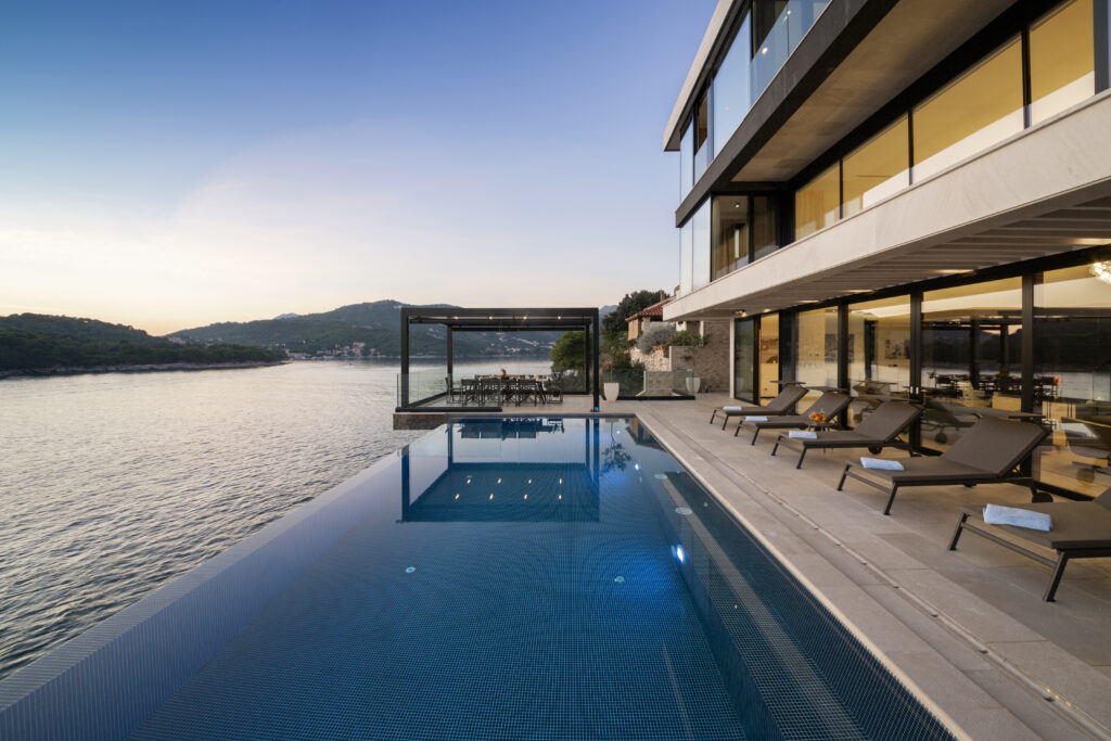 Pool & The VIew (2)